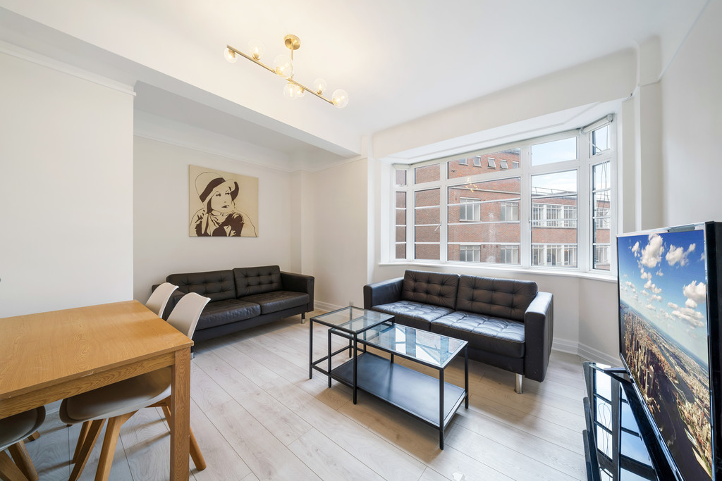 Newly refurbished three Bedroom Apartment